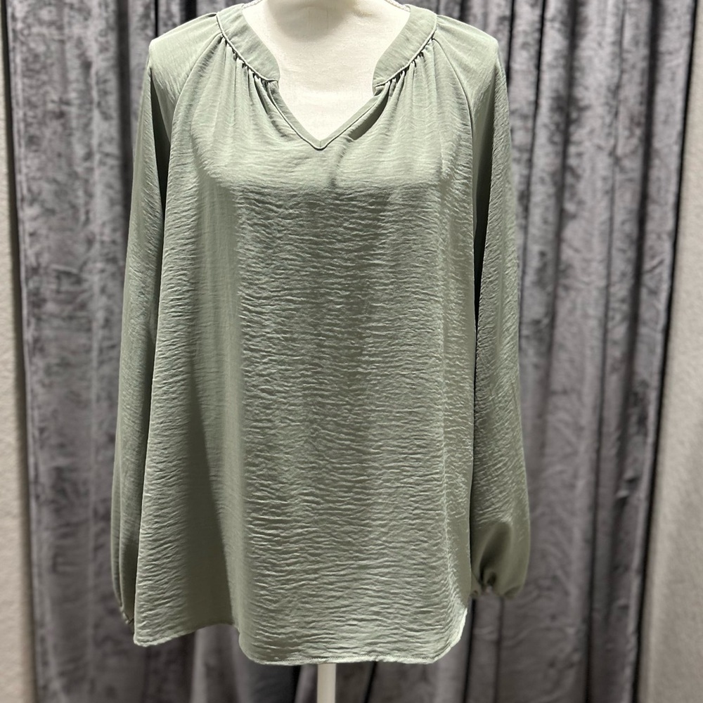 Beautiful xl blouse with puff sleeves ❤️
